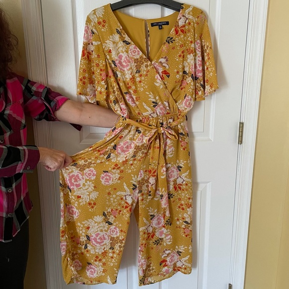 Floral Romper - Picture 1 of 4